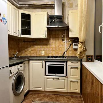 Ярослава Івашкевича вул., 3