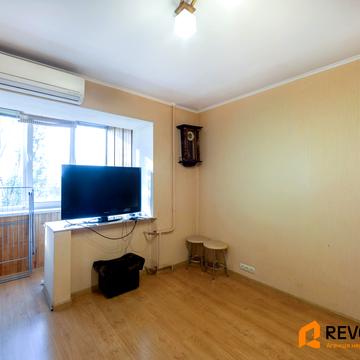 Здолбунівська вул., 1