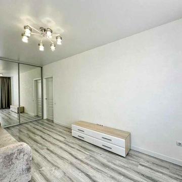 Продається 2-кімнатна квартира на вул. Драгоманова, 42