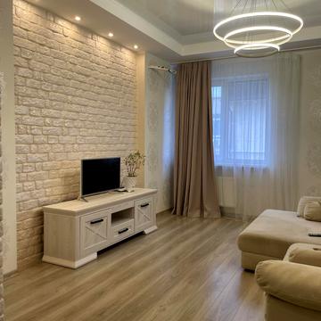 Яблунева вул., 8