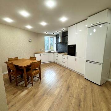 Перша здача , Центр , оренда чудової квартири.