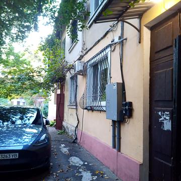 Середньофонтанська вул., 30