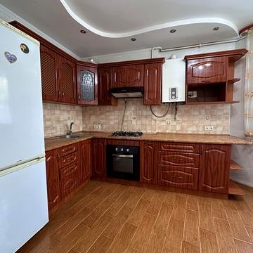 Василя Симоненка вул., 31