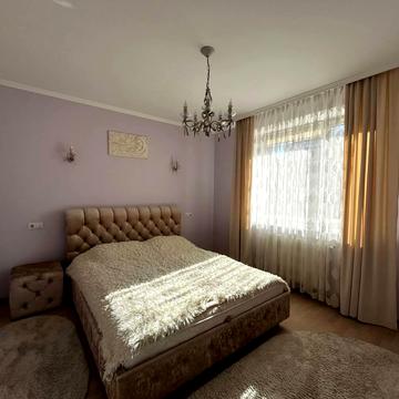 Хотинська вул., 12