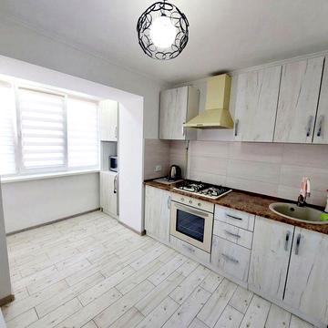 Здається 2 км кв 3/5пов. Р-н Автовокзала вул. Комарова Свіжий єврорем