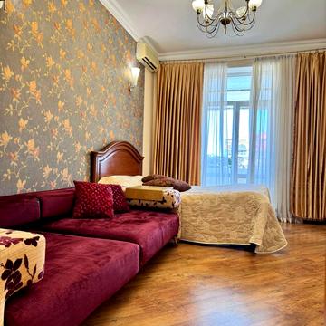 Святослава Караванського вул. (Жуковського), 22