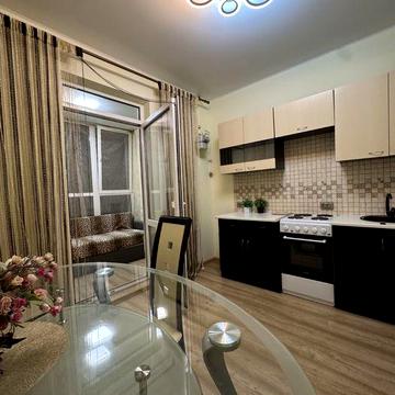 1 ком. квартира -40 метров на Таирова , малоэтажный дом