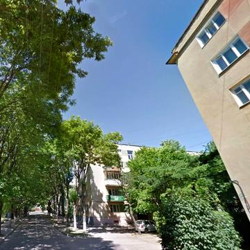 Братів Дужих вул. (Володимира Комарова), 20