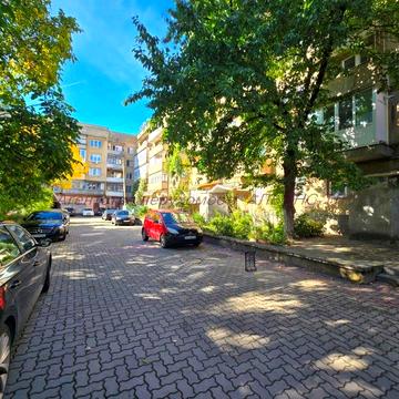 Володимира Лендьєла вул. (Василя Докучаєва), 1