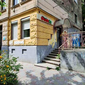 Хорватська вул., 12