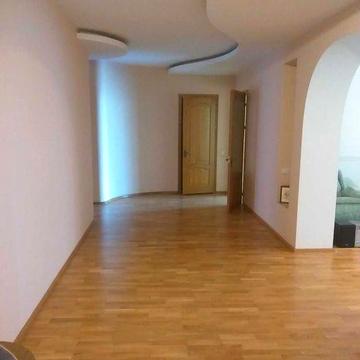 Продам 4х-квартиру на вул. Добровольців (Говорова) 15 парк Перемоги