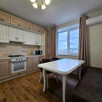 Національної Гвардії вул., 14