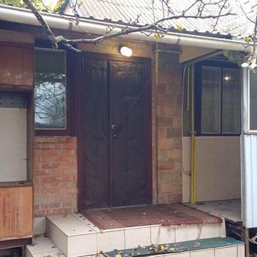 Здам в довгострокову аренду 1/2 будинку 2 кімнати