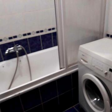 Здам 2 кв в центрі на тривалий термін або на 1 міс. сімя або 4 хлопці