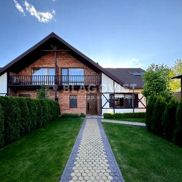 Богдана Хмельницького вул., 4