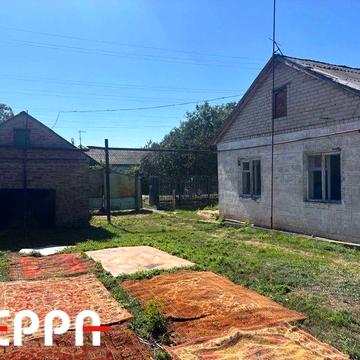 Продаж будинку, 4 окремі кімнати, Тепличне