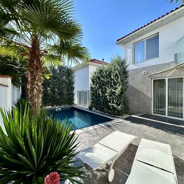 Совиньон. На участке два дома. Отличный вариант для большой семьи!