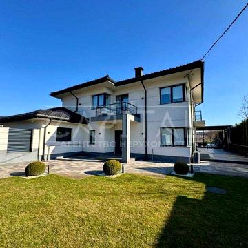 Оренда розкішного заміського будинку біля озера та лісу