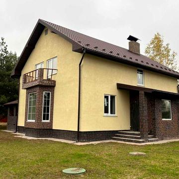 Двоповерховий будинок загальною площею 240 м²