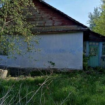 Продам будинок в центрі села
