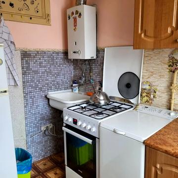 Братів Дужих вул. (Володимира Комарова), 2