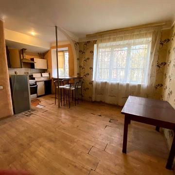 Продається 2 кімнатна квартира у Соснівці!