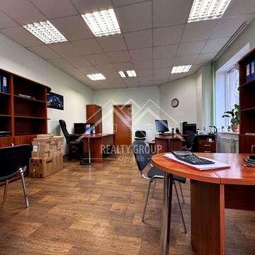 Травнева вул., 35