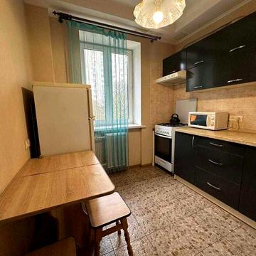 Шулявка, вул. Гетьмана 30, затишна 1к. є газ! Метро 15хв пішки