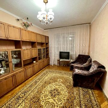 Ольжича вул., 8