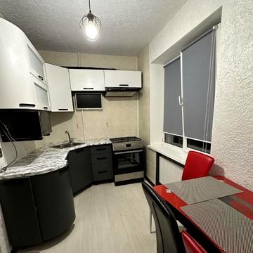 Космонавтів вул., 14