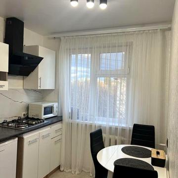 Оренда трикімнатної. Павліченка. Перша здача. Сучасний ремонт