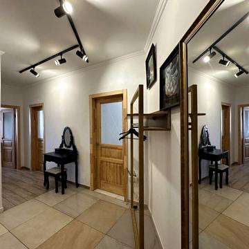 Андрія Сахарова вул., 14