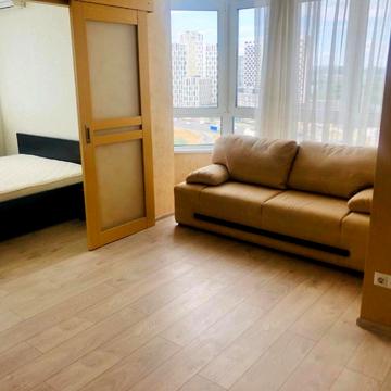 Миколи Бажана просп., 8-Б