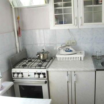 З газом! Чиста 1-кім. квартира, до метро Олімпійська - 15-20 хв. пішки