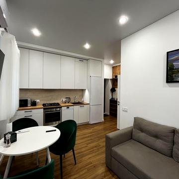 Романа Купчинського вул., 12