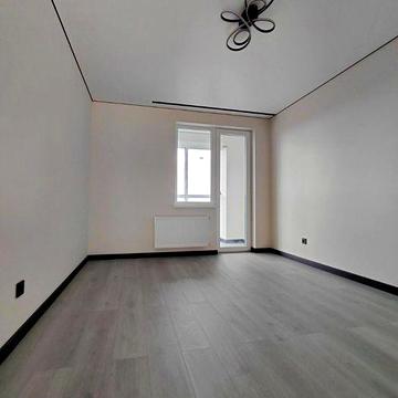 Однокімнатна з ремонтом і автономним опаленням! ЖК Залізничний