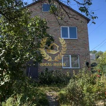 Продам будинок в центрі смт Борова