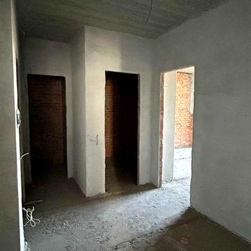 Продаж 3 кімнатної квартири.Зданий будинок.