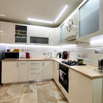 Красносільського вул., 37