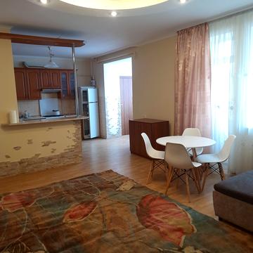 Генерала Миколи Юнаківа вул., 9