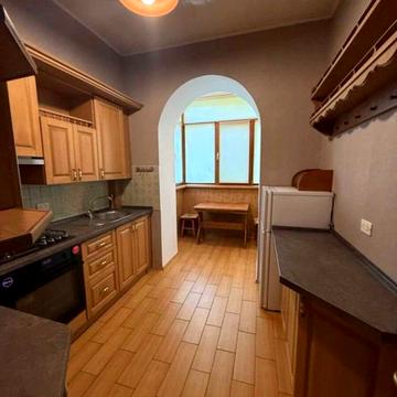 2-кімнатна квартира сталінка на пр. Шевченка