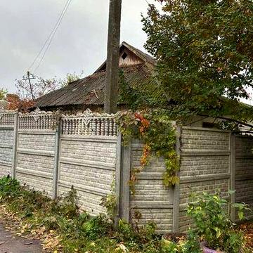 Продам ділянку зі старим будинком, центр міста