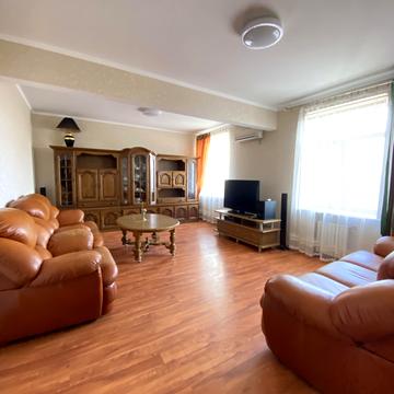 Староярмаркова вул. (Сиволапа), 44