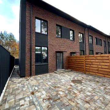 Крутий кутовий таунхаус в гарному місці. Ірпінь.