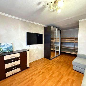 Продам велику 1 к. квартиру 40 кв. м. на ж/м Покровський / Парус