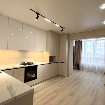 2к + простора кухня в новобудові з мінімальним оформленням