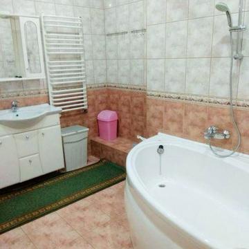 Оренда половини особняка