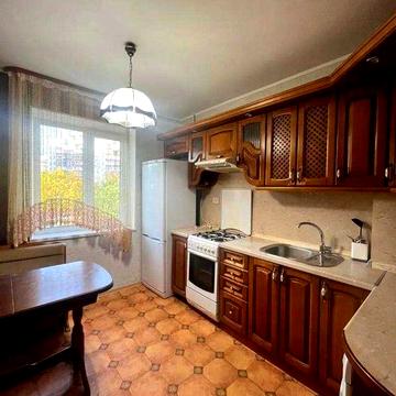 Продається 2-кімнатна квартира, вул. Миколи Закревського, 71