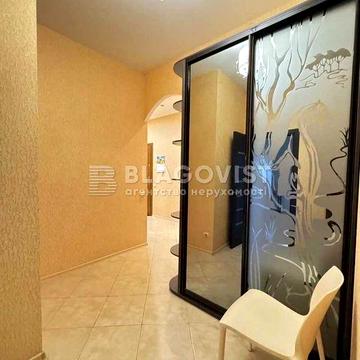 Калнишевського 7 (Майорова) метро Мінська 3 зуп. Продаж 2-кім Ремонт!