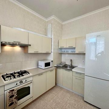 Олексія Вадатурського вул. (Маршала Малиновського), 18б